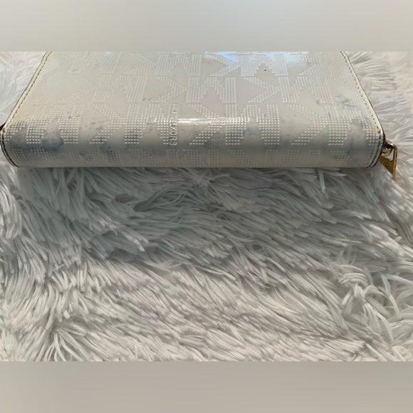 Michael Kors White Patent Leather Cindy Dome Satchel & Wallet - Picture 14 of 16